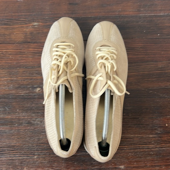Cole Haan Sandshell Suede shoe 9.5B - Picture 2 of 6